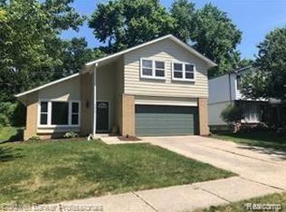 42536 Cherry Hill Rd, Novi, MI 48375