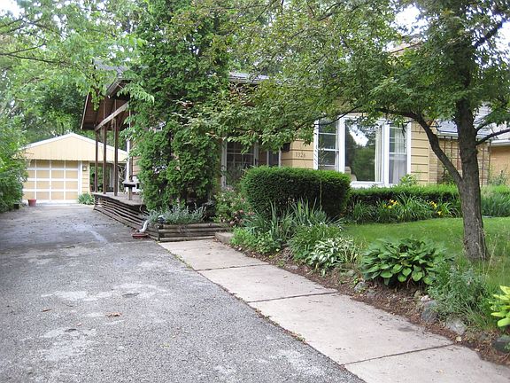 The driveway is very long and can easily accomodate many cars for family gathe