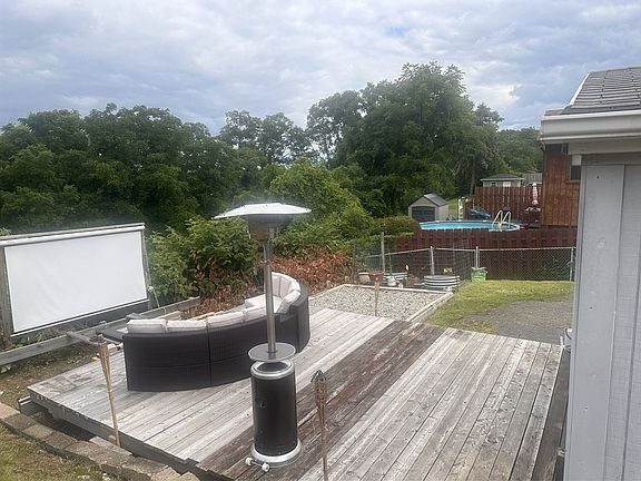 3rd image of 119 Preston Dr