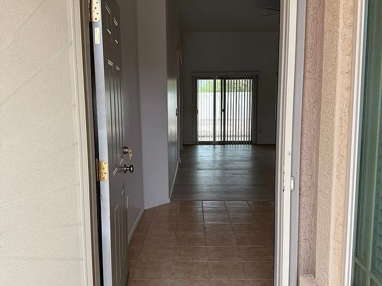 1682 E Fontana Dr — Photo 38