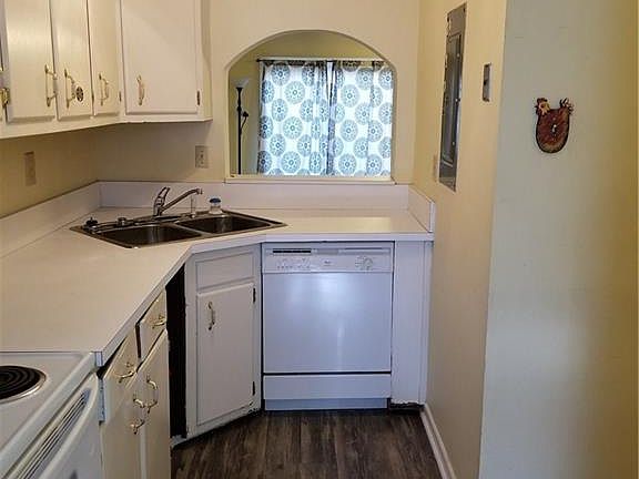 5th image of 201H Village Ln