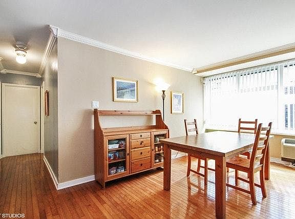 3rd image of 211 E Ohio St Fl 10th