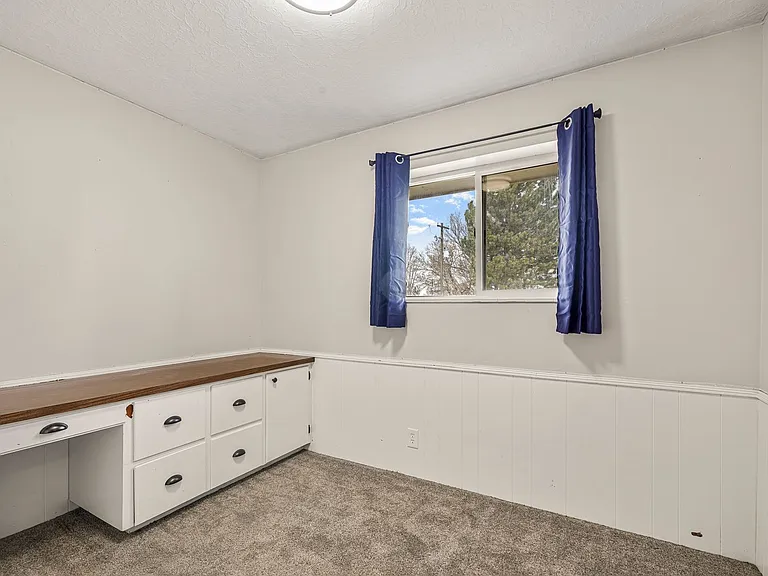 275 Park St — Photo 15