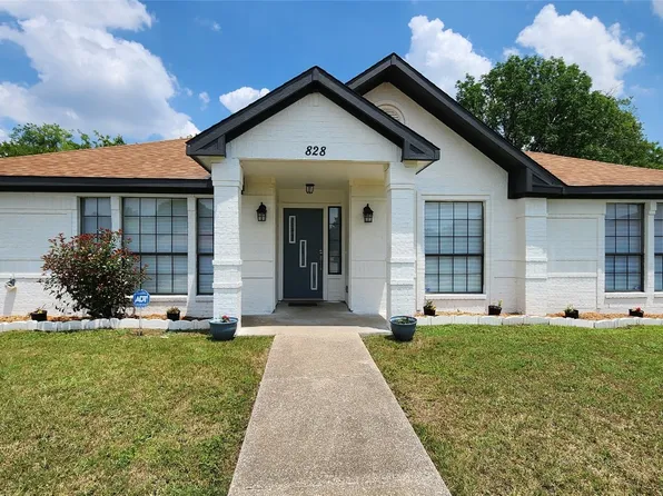 828 Fall Wheat Dr, Desoto, TX 75115