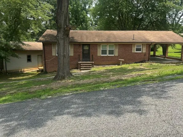 1102 W Oak Hill Dr, Halifax, VA 24558