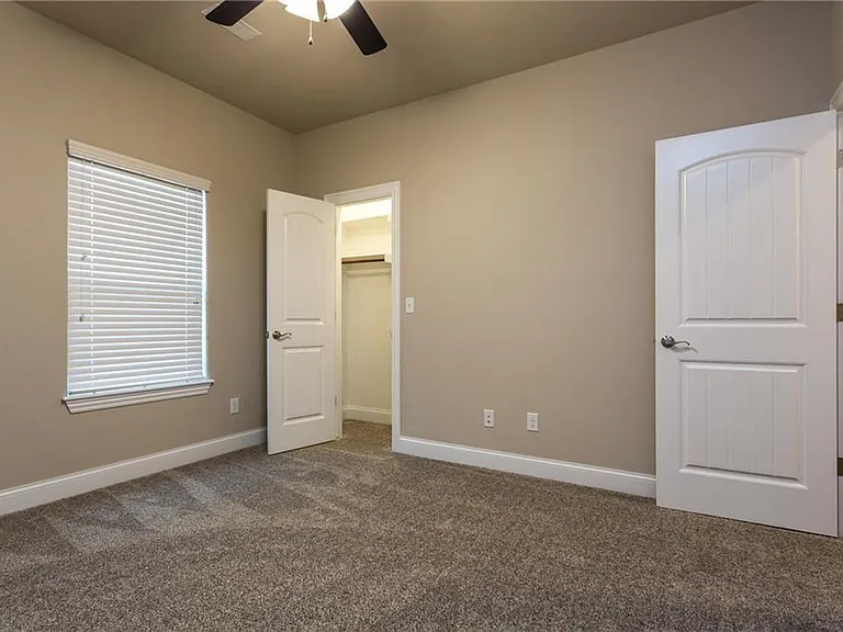 3502 SW Brittany Rd — Photo 4