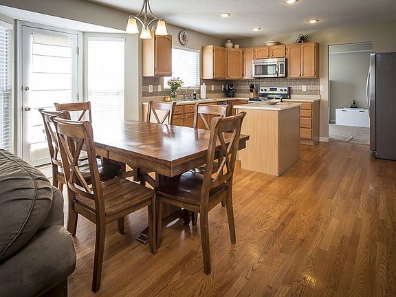 3rd image of 9044 Georgian Ct