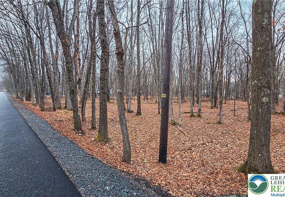 2nd image of Crescent Way #207