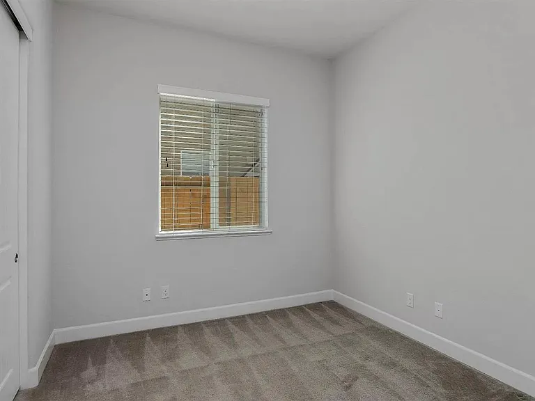 989 Hayman St — Photo 30