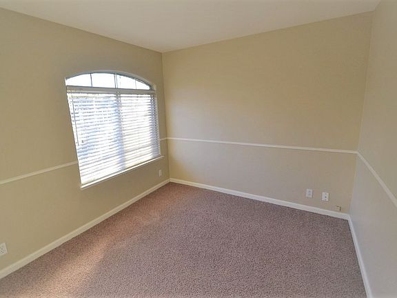 4th image of 4233 Shandwick Dr