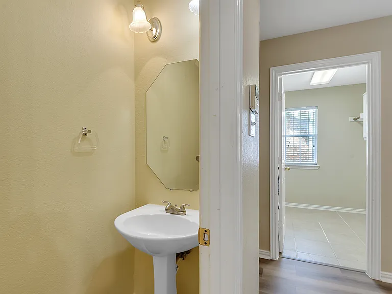 1404 Ranch Hill Dr — Photo 26