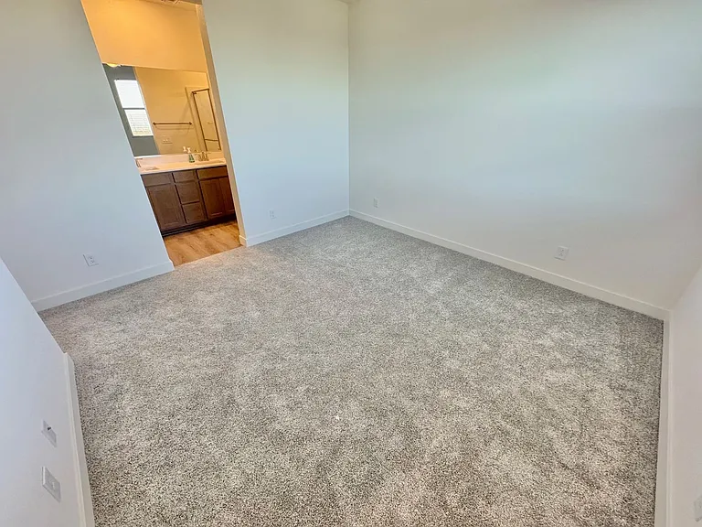 1548 Little Penguin St — Photo 23