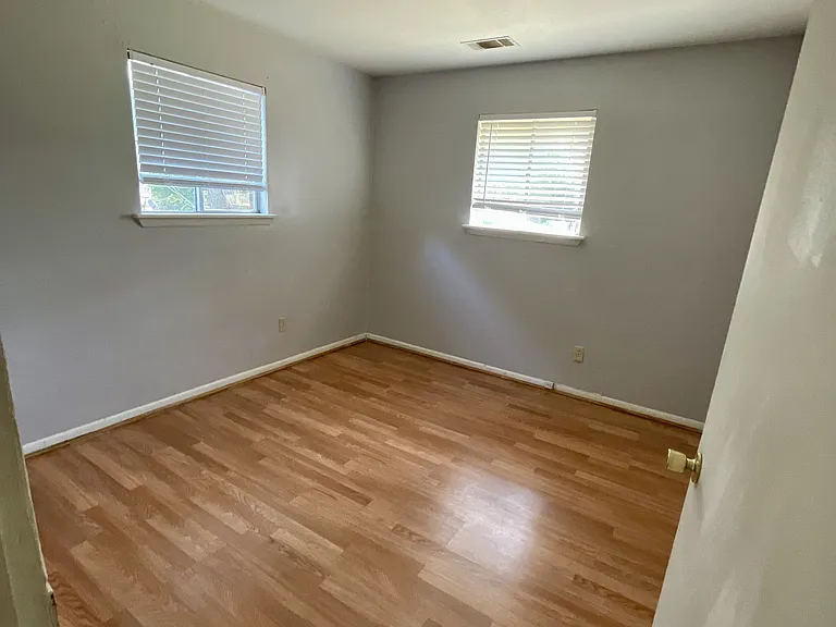 932 SW 2nd St — Photo 15