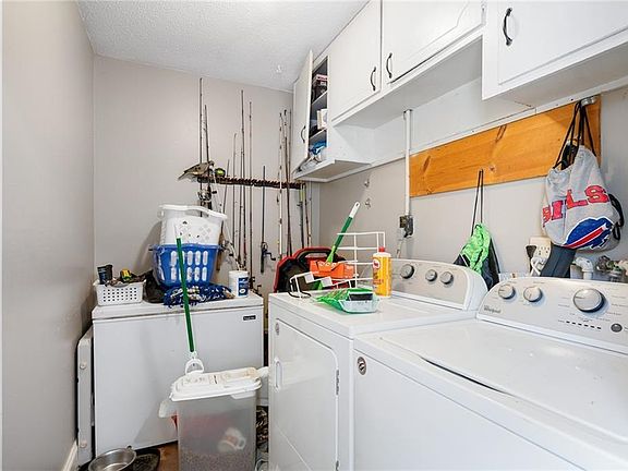 4th image of 923 S Edgemere Dr