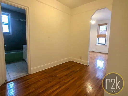 Rented by Realty 2000 Corp | media 35