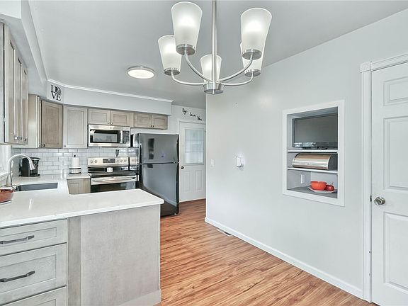 3rd image of 151 Whittier Rd