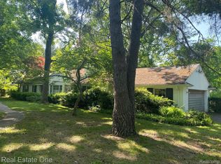3819 Oakhills Dr, Bloomfield Hills, MI 48301