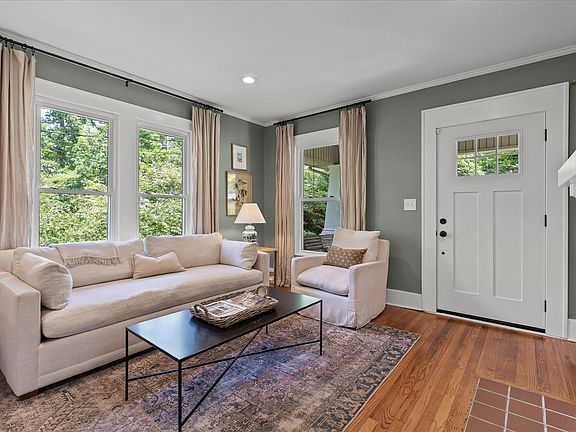5th image of 3719 Pickering Ave