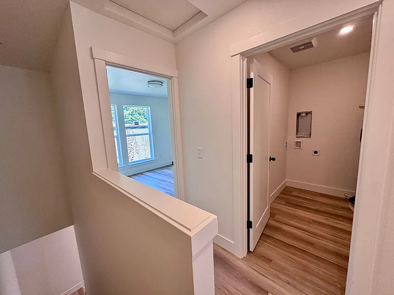 Brand New, Beautiful Townhomes! 2 & 3 Bedrm Units Available — Photo 14