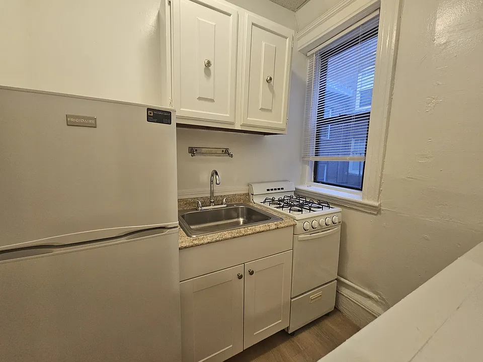 24 Phillips St #6