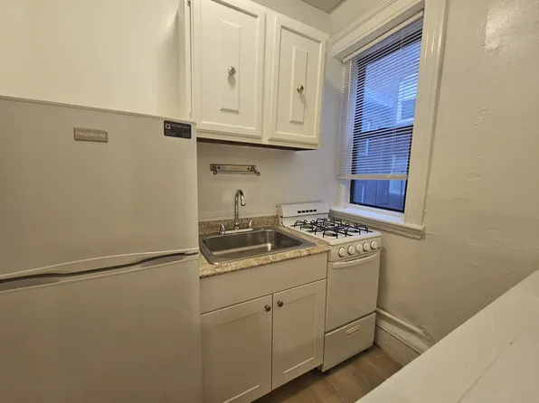 24 Phillips St APT 6, Boston, MA 02114