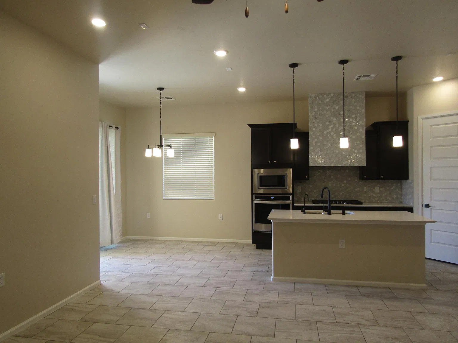 3 bed, 1511 sqft, $1,895 — Photo 3