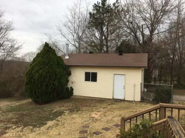 210 Waynick Rd, Jackson, TN 38305