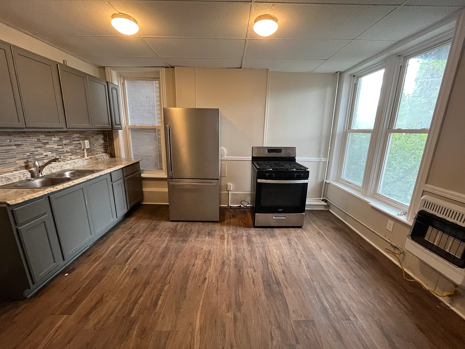 2 bed, $1,300 — Photo 1
