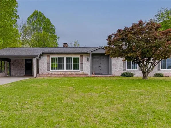 5940 Cottonwood Ln, Winston Salem, NC 27103