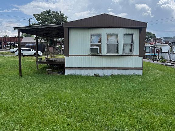 3rd image of 3505 Railroad St