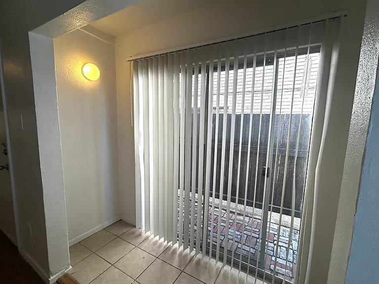 1011 W 23rd St #101 — Photo 8