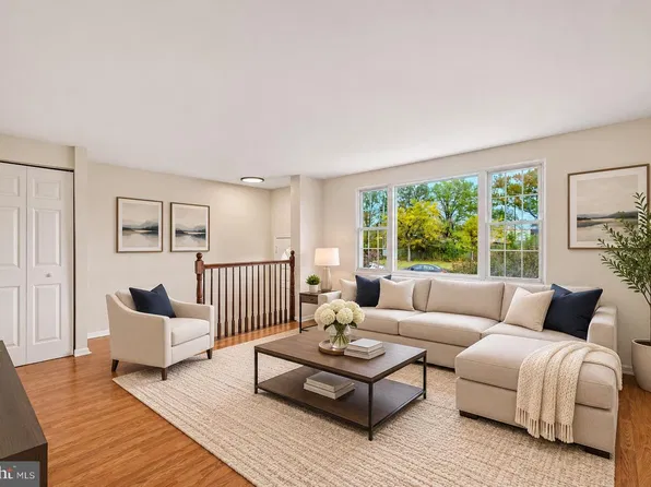 913 Regina Dr, Halethorpe, MD 21227