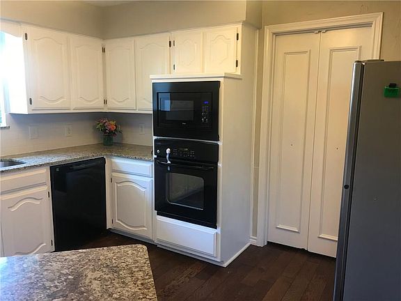 5th image of 3708 Remington Dr
