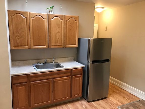 3rd image of 5331 Woodside Ave APT 2R