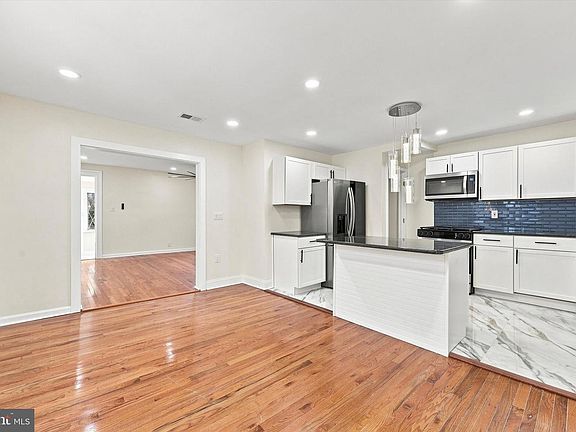 5th image of 210 Marshall Ave