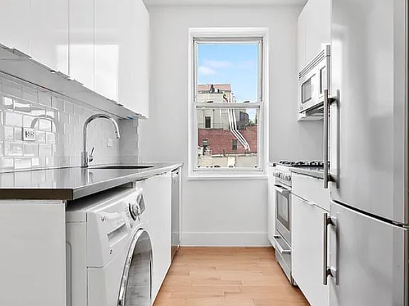 4th image of 780 Greenwich St APT 6H