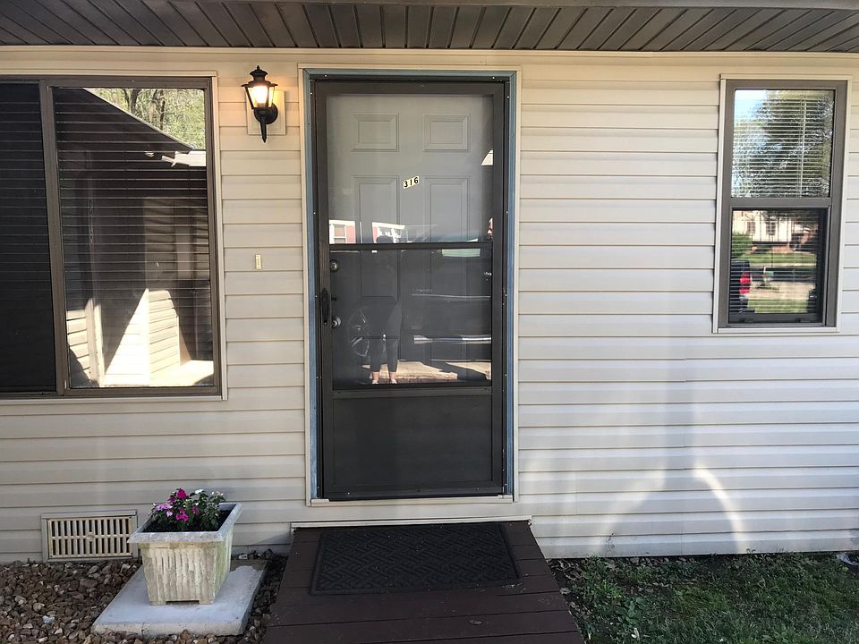 Lovely, homey entrance