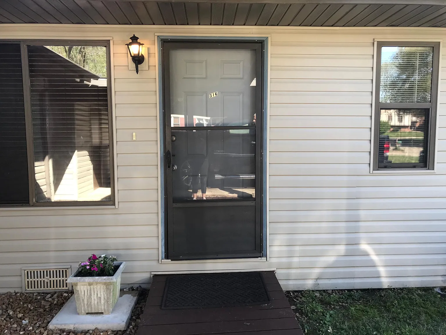 316 Bobbie Dr photo 1