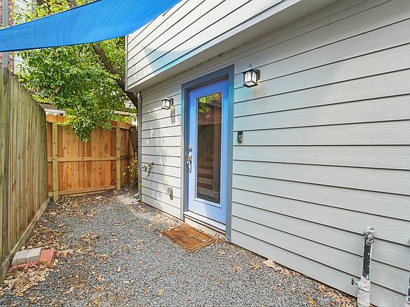 3rd image of 1716 Colquitt St #A