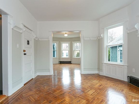 3rd image of 880 E 15th St Floor 2
