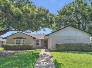 1720 Timbercreek Rd, Benbrook, TX 76126