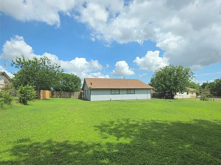 15208 Spring Hill Ln #B — Photo 17