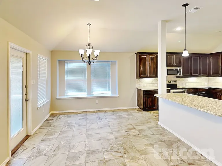208 Carson Dr — Photo 4