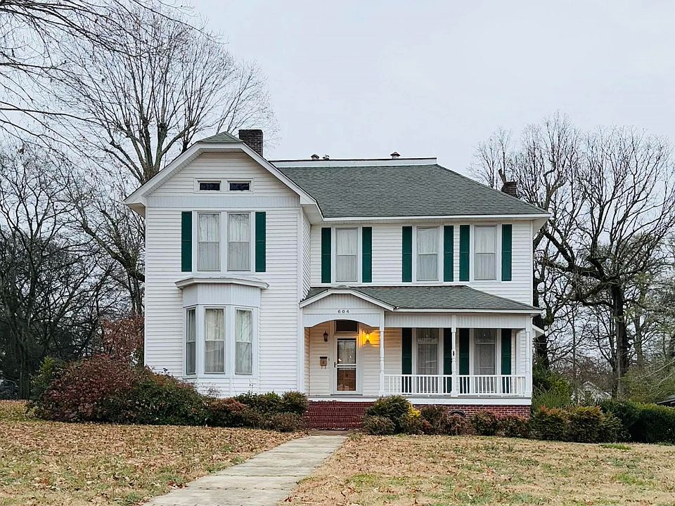 1st image of 604 Jackson Ave N