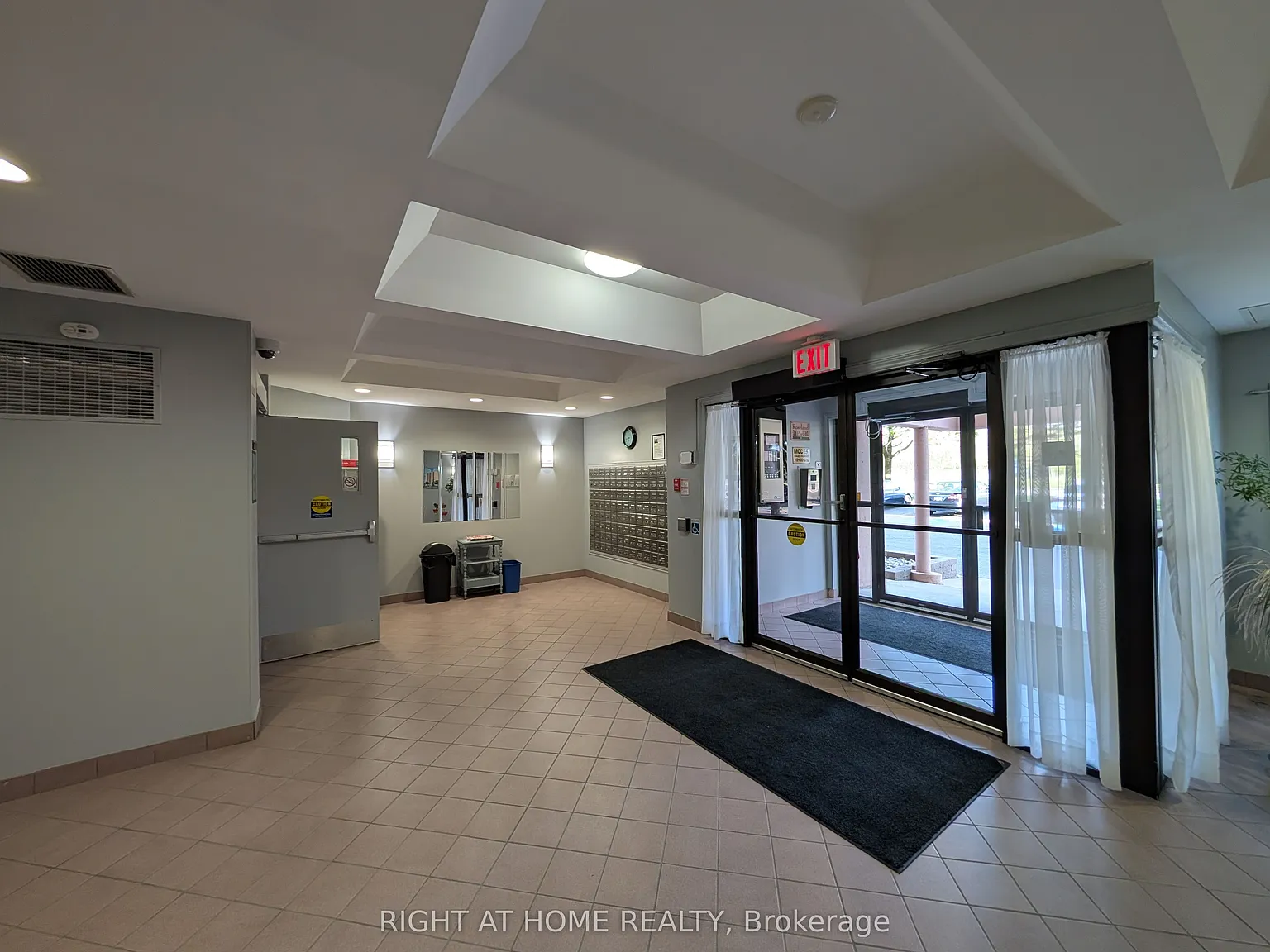 860 Commissioners Rd E — Photo 2