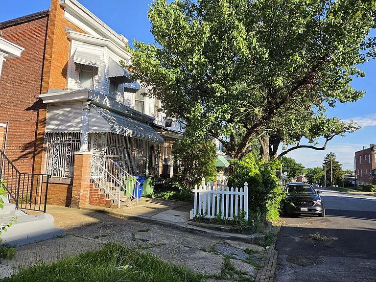 1513 N Ellamont St #A — Photo 8