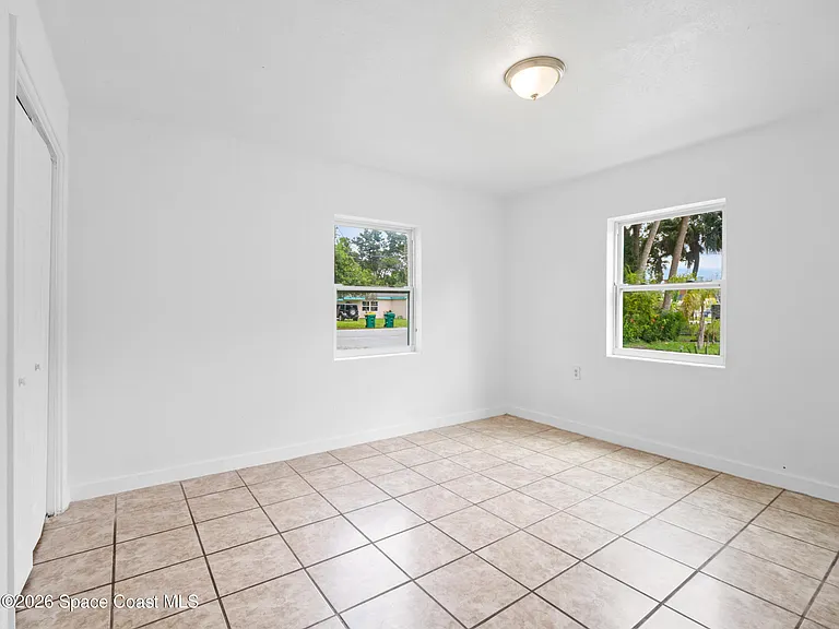 87 NW Irwin Ave — Photo 12