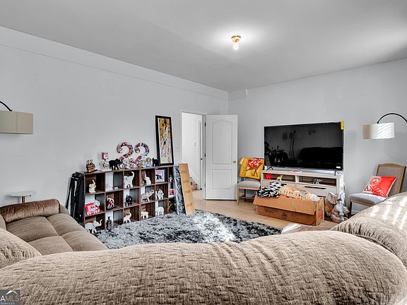 4th image of 150 Camden Rd