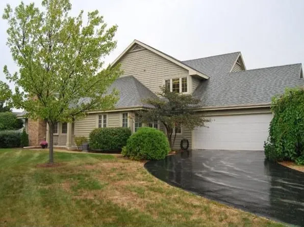 N21W24156 Dorchester Dr, Pewaukee, WI 53072