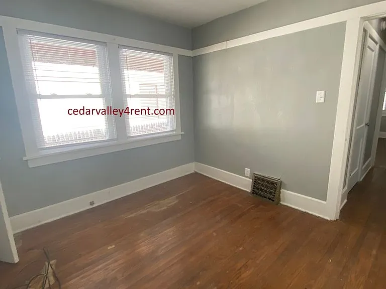 1233 Logan Ave — Photo 2